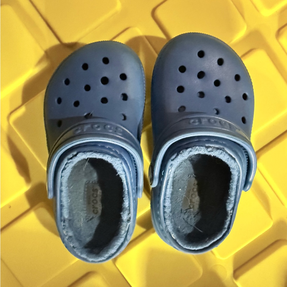 Lined CROCS - size 9C